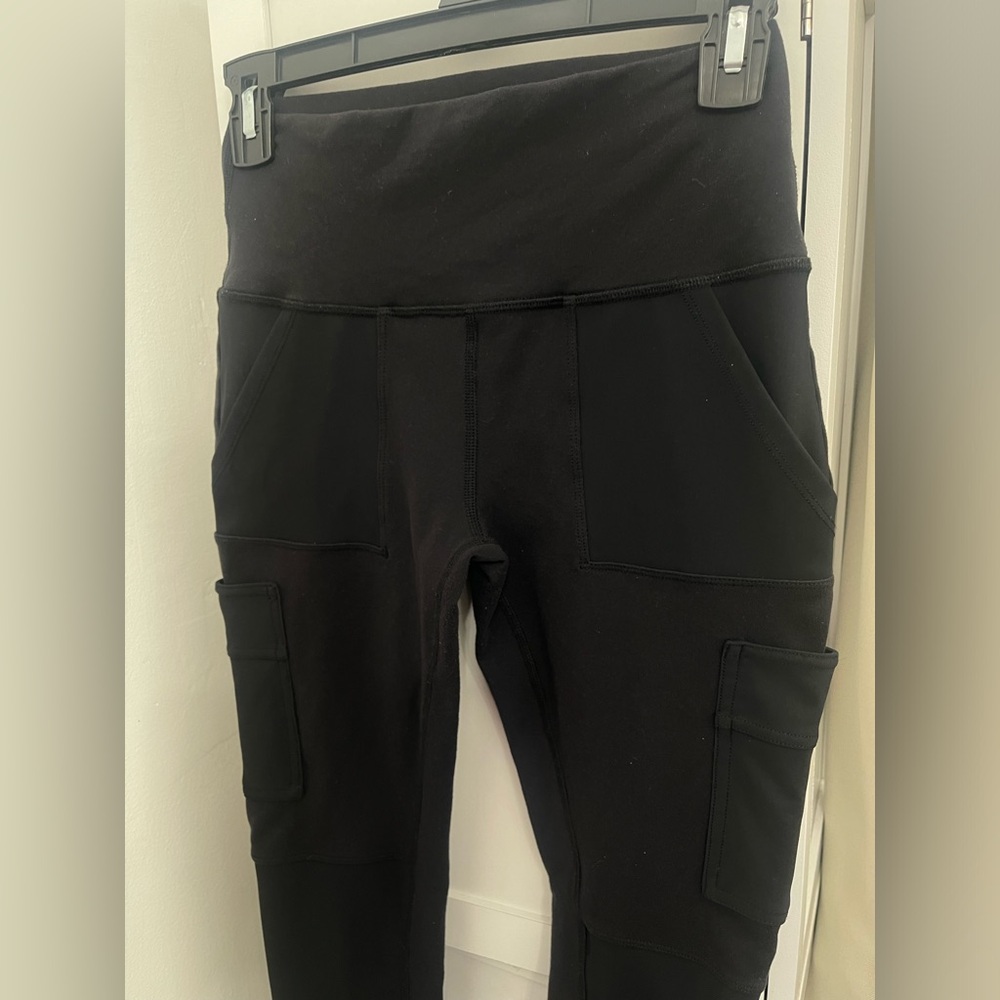 ALO Black High-Waisted Cargo Leggings, Women’s Size Small - Picture 5 of 7